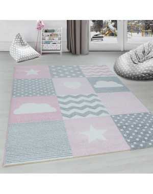 Geruit vloerkleed voor de kinderkamer met wolken- en sterrenpatroon, grijs, roze en wit.