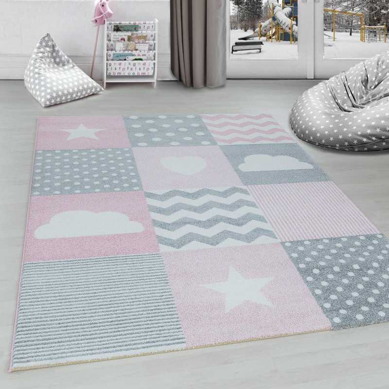 Geruit vloerkleed voor de kinderkamer met wolken- en sterrenpatroon, grijs, roze en wit.