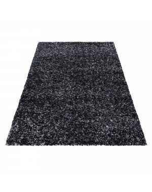 Hoogwaardig, pluizig woonkamerkleed in antracietgrijs met witte spikkels.