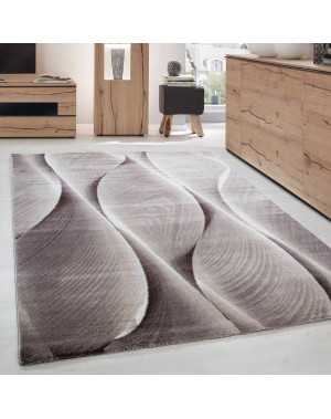 Modern woonkamerkleed met golfpatroon, houttinten, bruin, beige en crème.