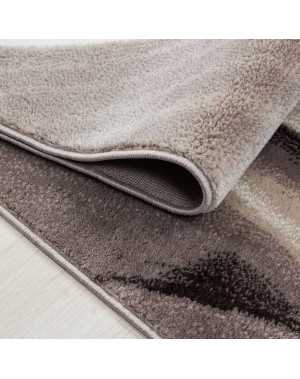 Modern woonkamerkleed met golfpatroon, houttinten, bruin, beige en crème.