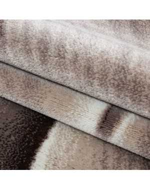 Modern woonkamerkleed met golfpatroon, houttinten, bruin, beige en crème.