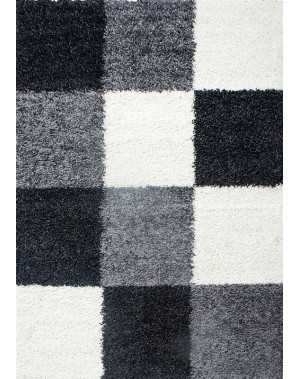 Een hoogpolig vloerkleed met een ruitpatroon, verkrijgbaar in verschillende kleuren en maten.