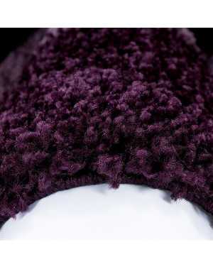 Hoogpolig vloerkleed met designrand, verkrijgbaar in verschillende kleuren en maten.