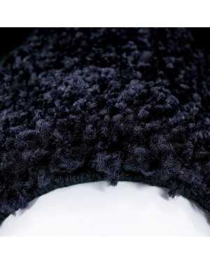 Hoogpolig vloerkleed met designrand, verkrijgbaar in verschillende kleuren en maten.