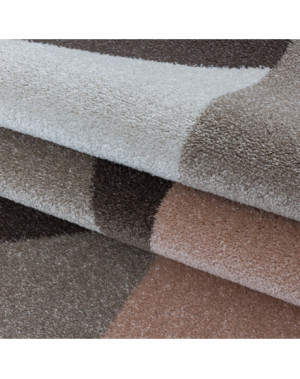 Woonkamerkleed, laagpolig, trapeziumvormig driehoekspatroon, roze