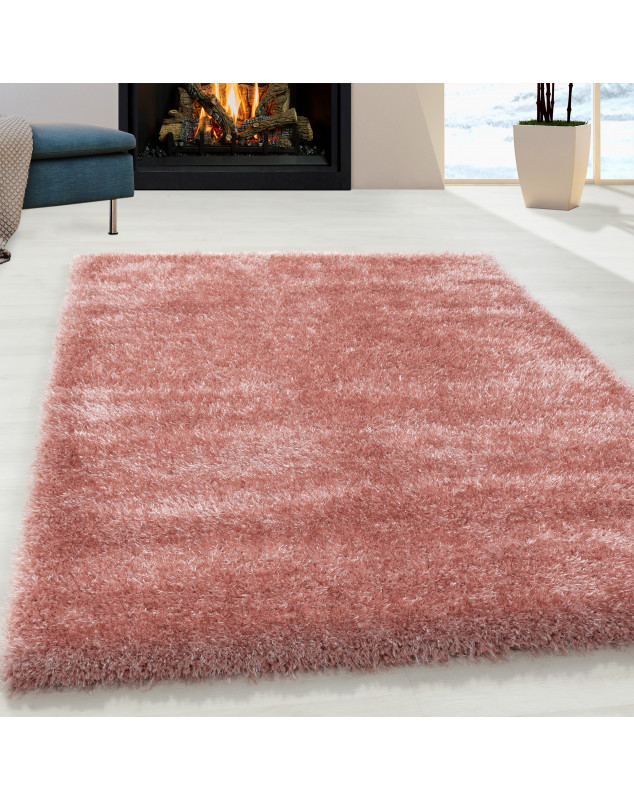 Modern, zacht, hoogpolig vloerkleed met 50 mm lange pool in roze.