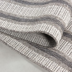 Crèmekleurig buitenkleed van sisal, UV-bestendig, modern design.